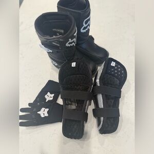 Fox Kids Black and White Protective Gear Set